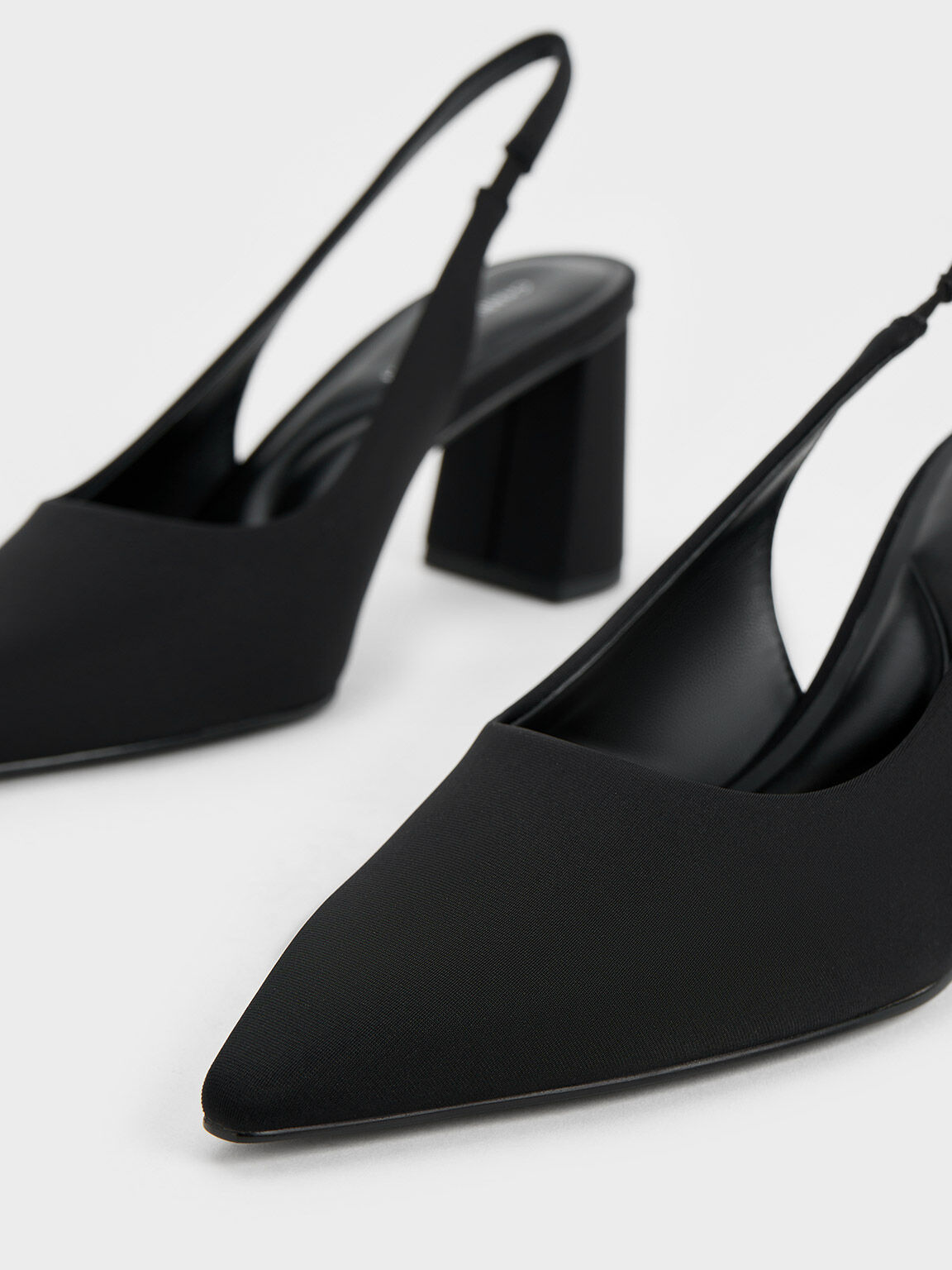 ポインテッドトゥ スリングバックパンプス - ブラック | CHARLES