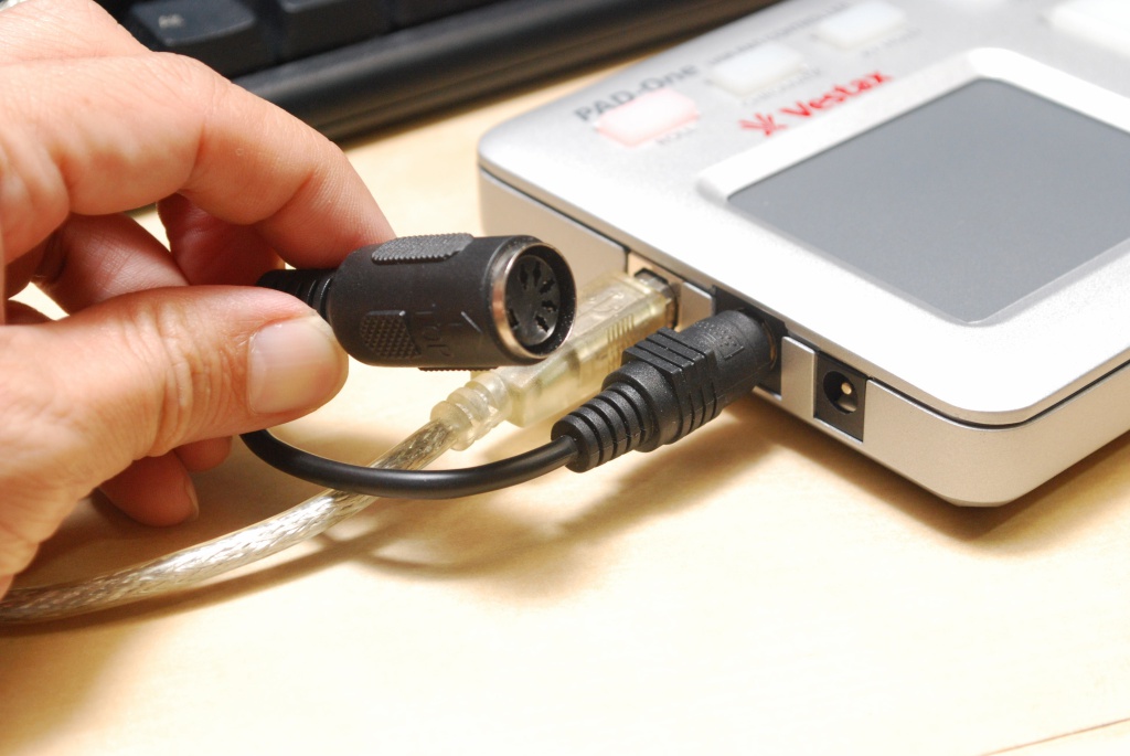 機能多彩でライブにも使える頑丈なUSBパッドコントローラ、PAD-One