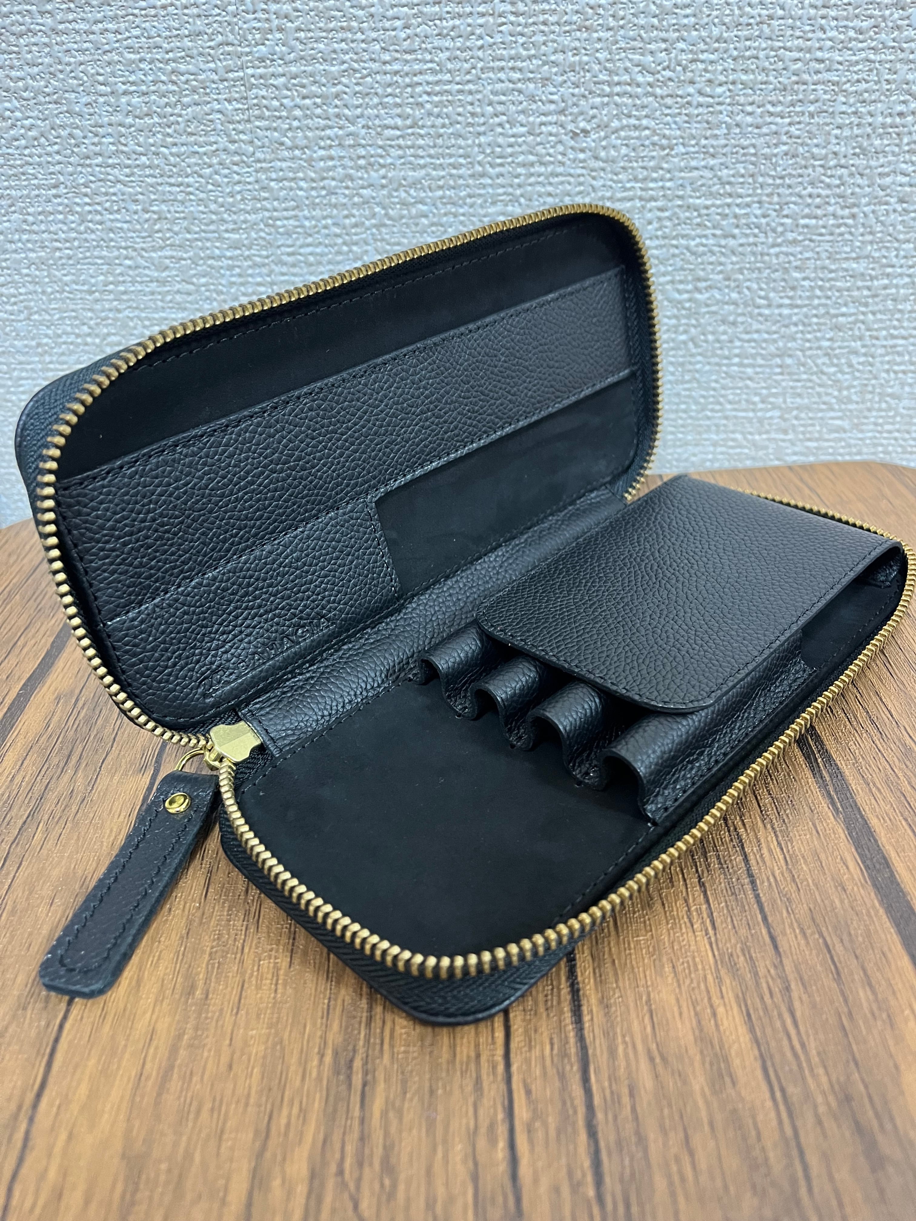 バハギア ペンケース ラウンドジップ型 シュリンクレザー ブラック