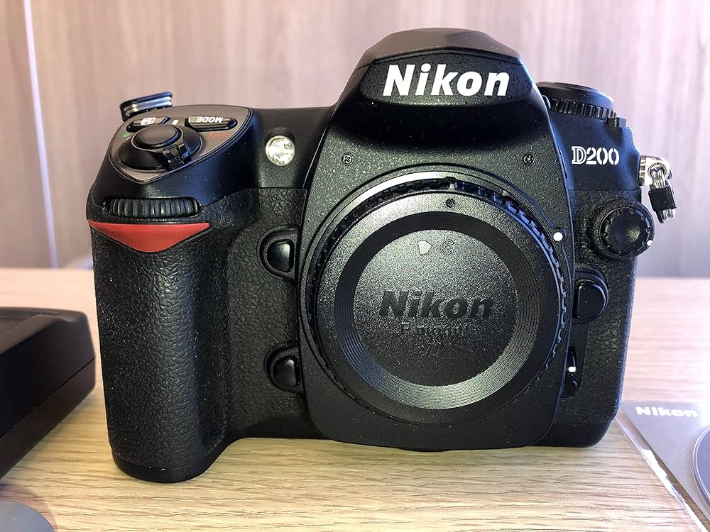 Amazon.co.jp: Nikon デジタル一眼レフカメラ D200 ボディ本体