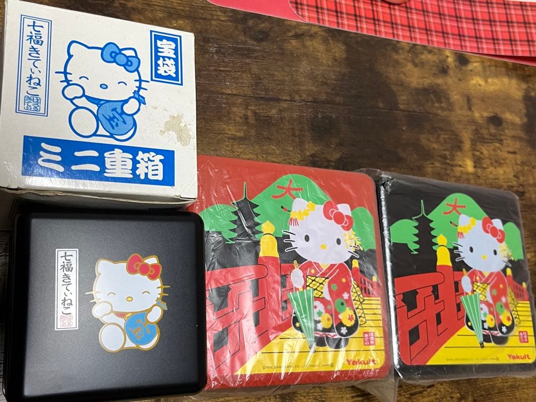 非売品　未使用　サンリオ　Sanrioハローキティ ミニ重箱 3セット！ヤクルト 非売品 未使用 サンリオ Sanrioハローキティ ミニ重箱 3セット
