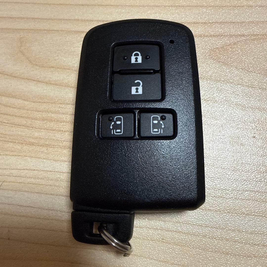 トヨタ純正 ヴォクシー スマートキー (4つボタン) 送料込み - メルカリ