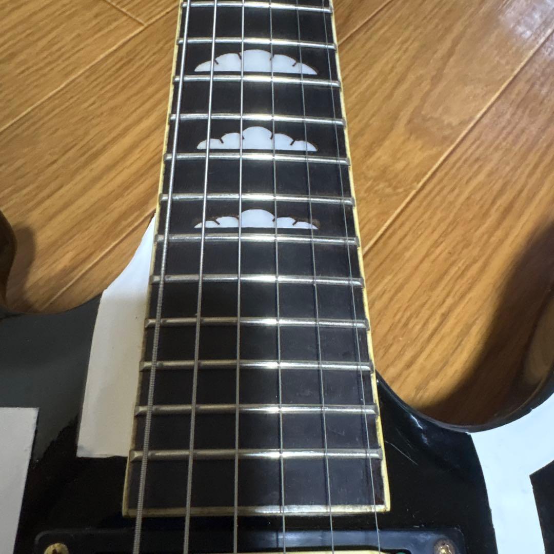 エレキギター 黒と白の幾何学模様 布袋寅泰 - メルカリ