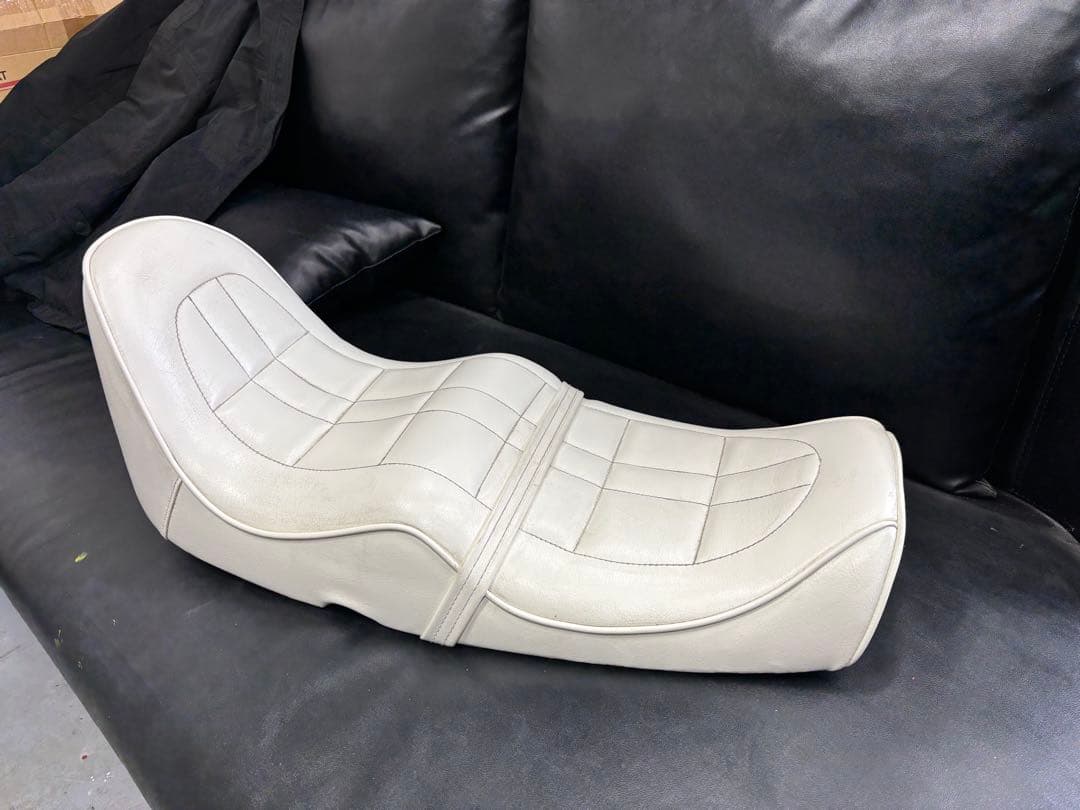 SUZUKI ホワイトレザーシート GT380 550 Yahoo!オークション -「gt380 シート」の落札相場・落札価格