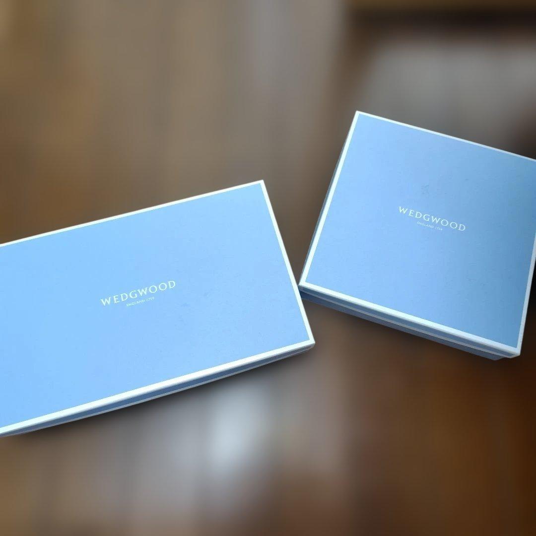 ★新品未使用　 皿セット ギフトセット :: 新築・新居・引越し :: 小さな三段重と取皿2枚の