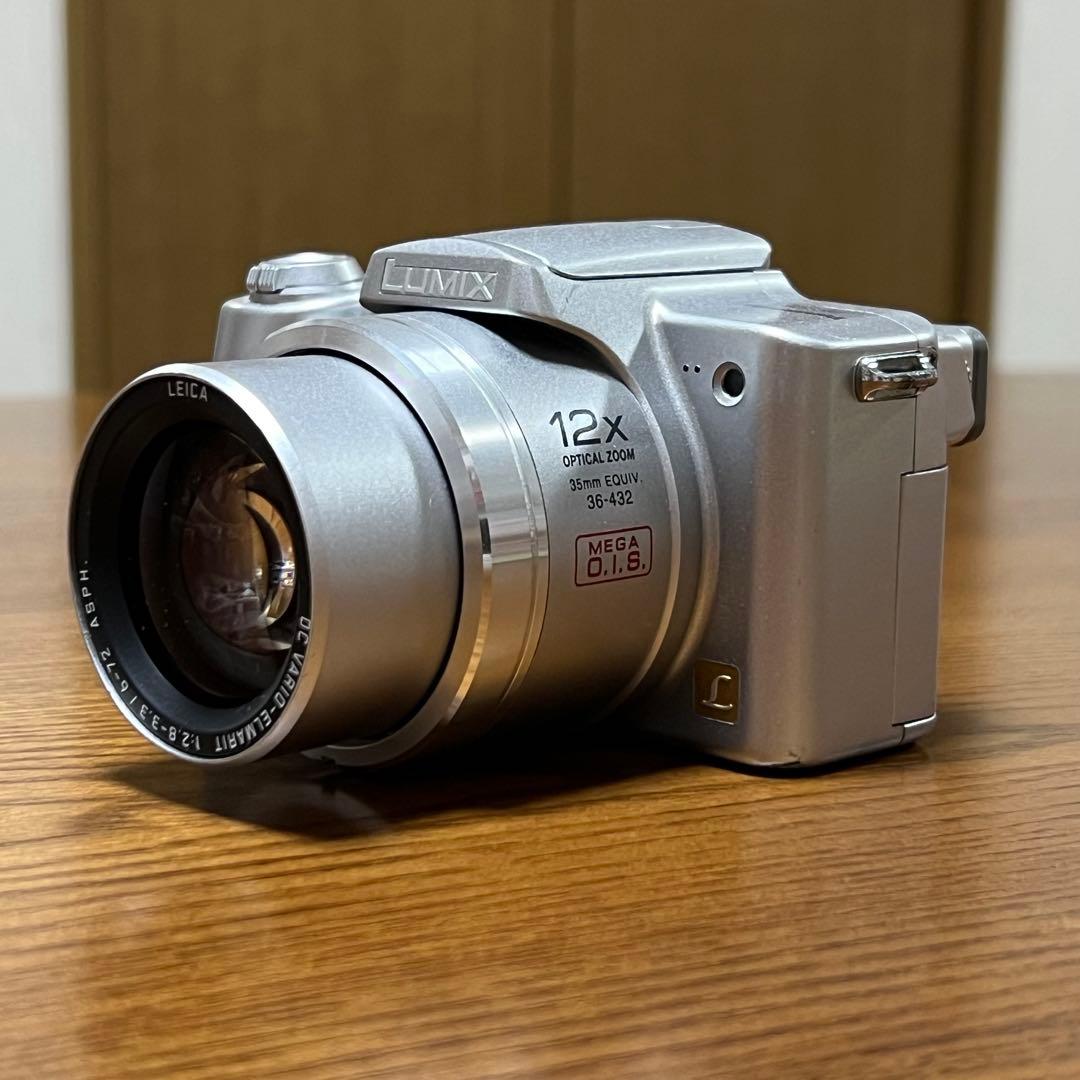 デジタルカメラ　Panasonic DMC-FZ5-S（シルバー）　LUMIX