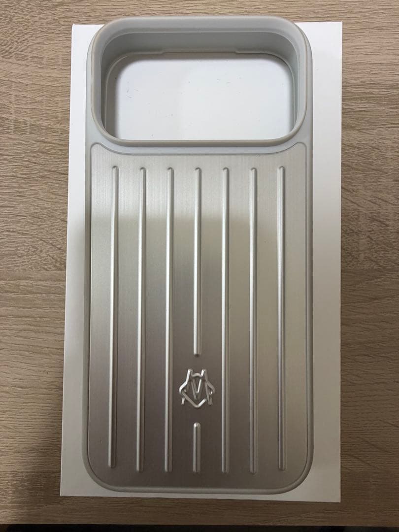 RIMOWA シルバー iPhone17Pro Maxケース Aluminum iPhone 17 Pro Max Case | Silver | RIMOWA